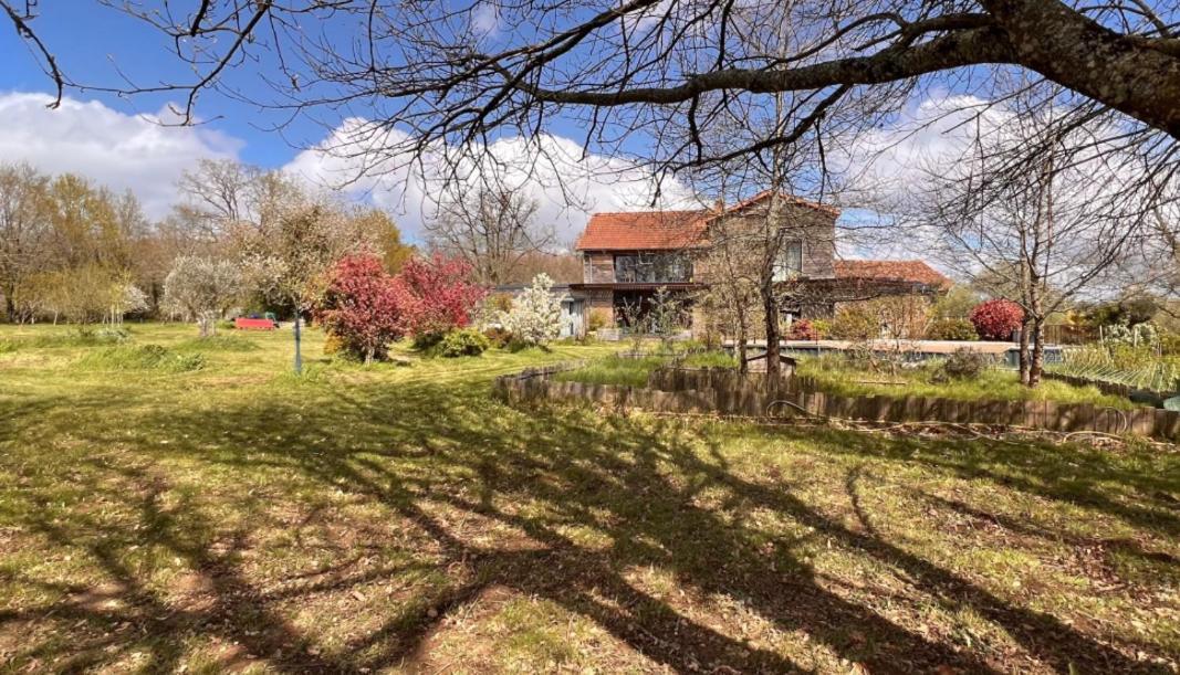 Relais De La Brande Panzió Saint-Gourson Kültér fotó